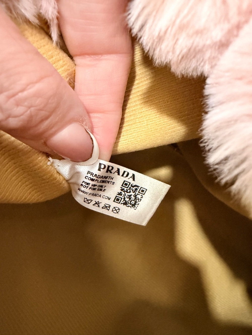 Prada VIPBeauty Faux Fur Handbag - NIB + Novelty Scrunchie - Picture 7 of 11